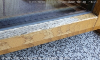 Oberflächenschäden an Holzfenstern